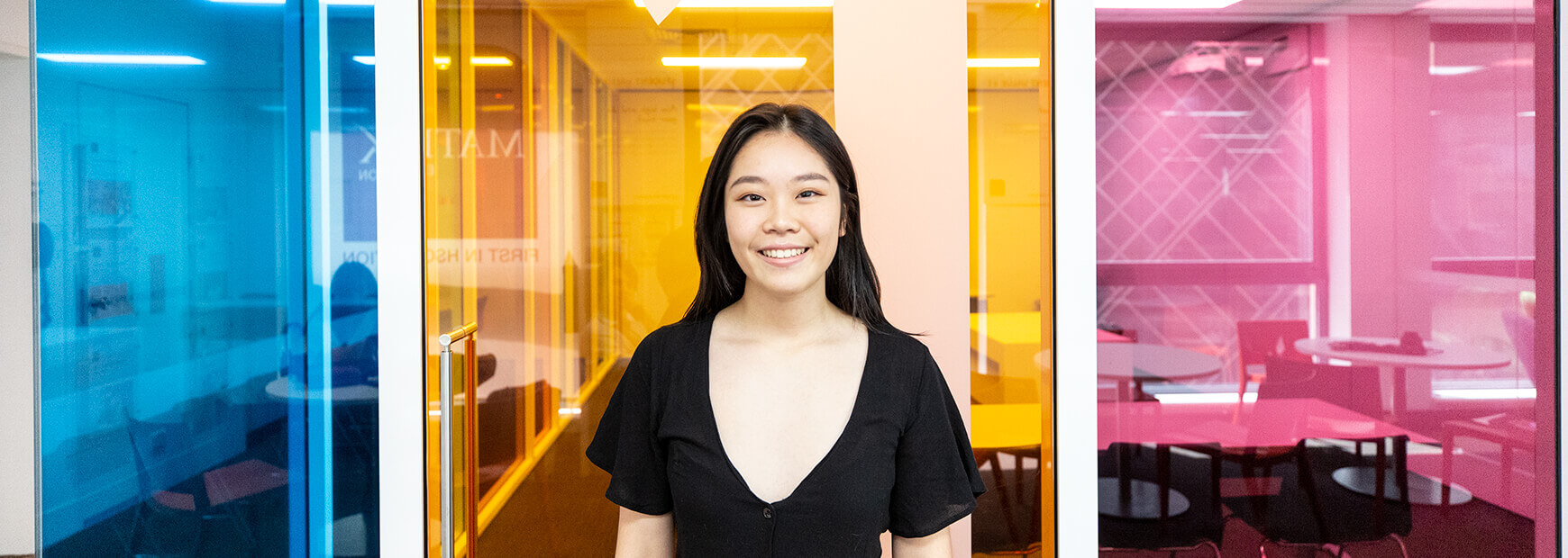 blog-hacks-jessy-wang-the-right-study-habits-to-own-the-hsc-banner-portrait-of-jessy-smiling-in-front-of-coloured-background