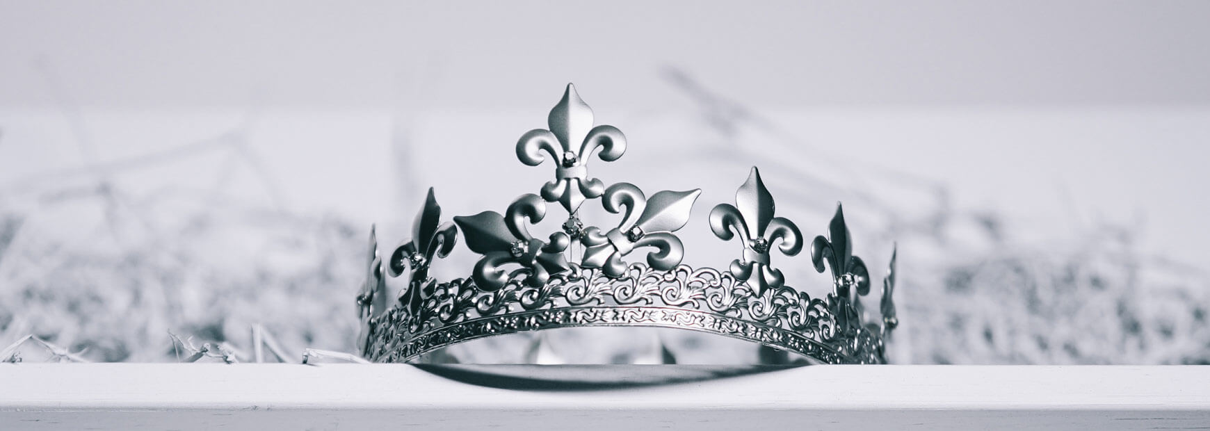 blog-english-richard-iii-and-looking-for-richard-textual-analysis-crown-bw-banner-a-silver-crown