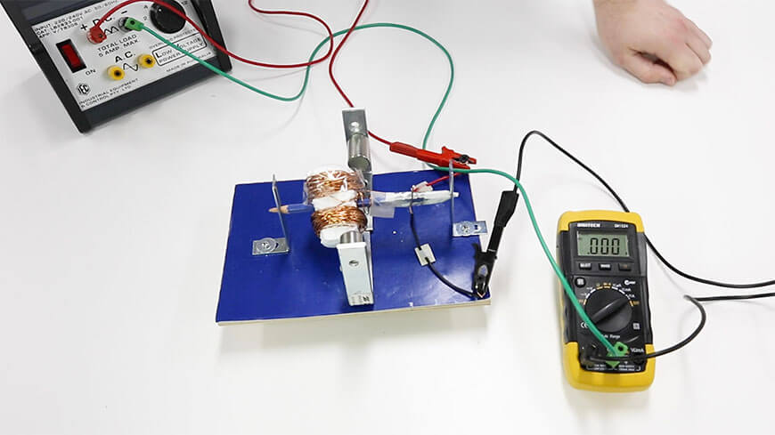 hsc-physics-video-how-to-build-a-dc-motor-and-step-by-step-guide-connect-the-power-supply