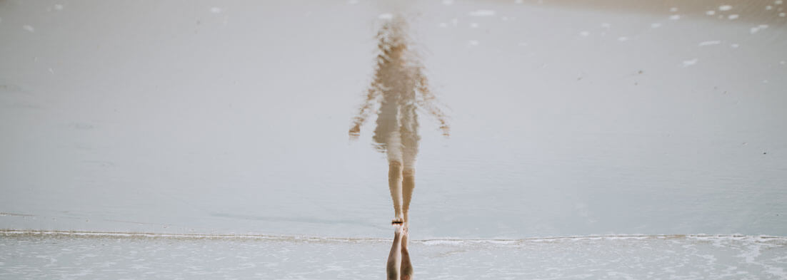 guide-english-the-five-rs-of-reflection-year-7-8-banner-woman-on-beach