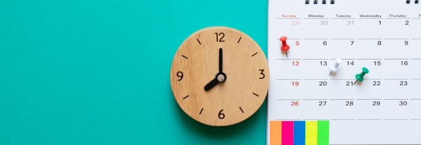 image of clock and calendar for structure How to Effectively Use Online Learning With Your Child