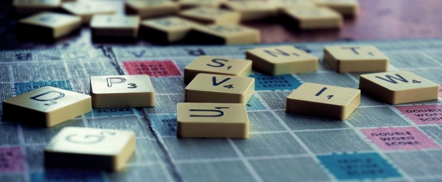 blog-english-junior-7-tips-to-help-your-child-study-english-at-home-scrabble-game