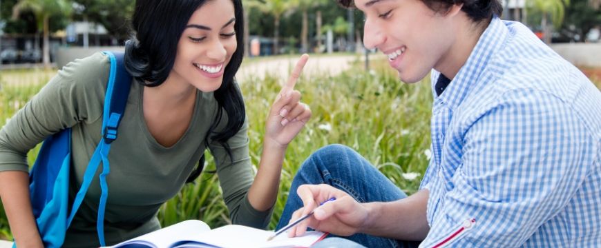 English-Advance-Planner-discuss-with-friends