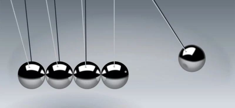 Newton’s cradle with five metal spheres in motion